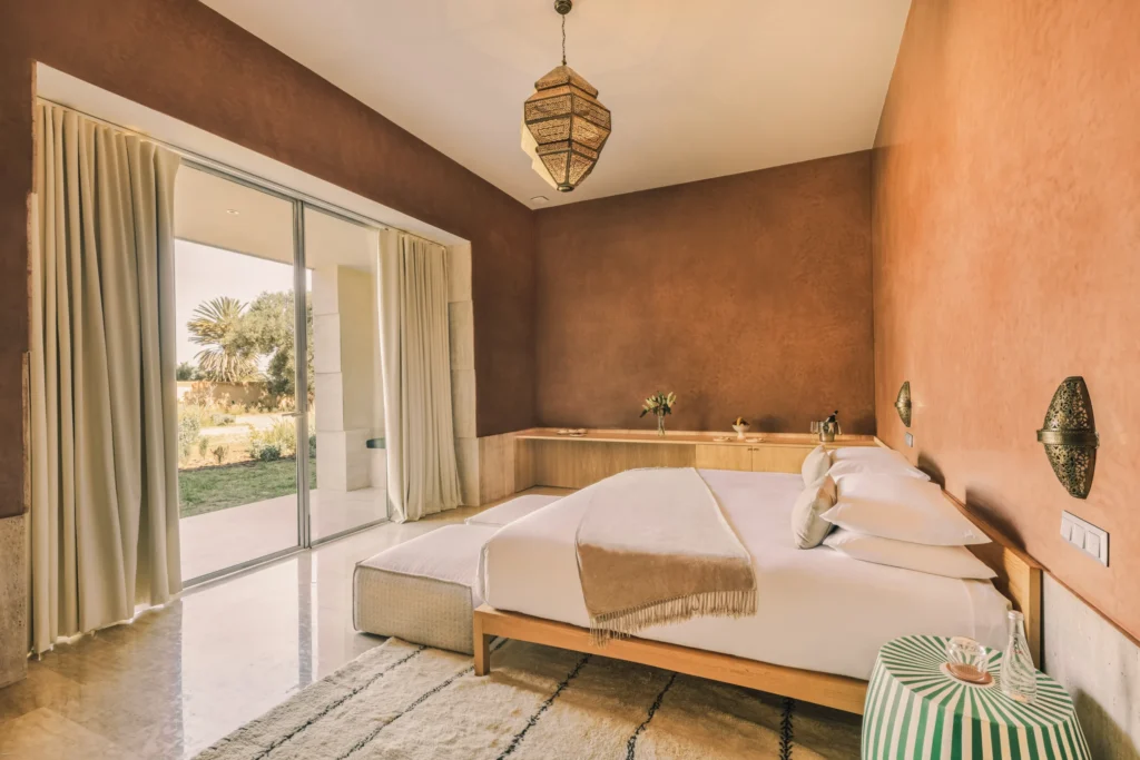 King-size-room-scaled